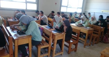 صور.."تعليم الإسماعيلية:طلاب الصف الأول الثانوى أدوا امتحان الأحياء بـ"التابلت" 