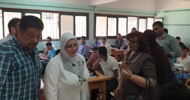 صور.. طلاب الصف الأول الثانوى بكفر الشيخ عقب الإمتحان: "السيستم" تحسّن