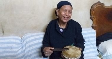 أصوات البهجة .. الحاجة سيدة "تُحسن" لزوجها بطبلة المسحراتى