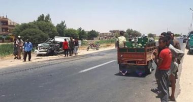إصابة 3 أشخاص صدمتهم سيارة أثناء عبورهم الطريق الصحراوى بالبحيرة