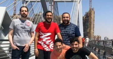 "بصورة تذكارية".. هكذا احتفلت مجموعة شباب من دمياط بمحور روض الفرج