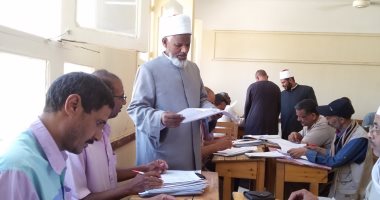 رئيس منطقة أسوان الأزهرية يتابع مركزى تصحيح الشهادتين الابتدائية والإعدادية