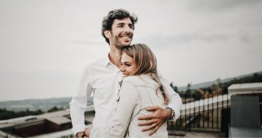 متفائل وعنده ثقة فى نفسه.. صفات هتقولك إن حبيبك مخلص