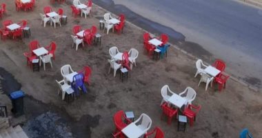 المقاهى تقطع راحة أهالى العاشر من رمضان وتشغل الأرصفة