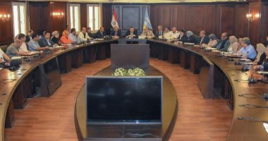 تجهيز الشواطئ وشاشات عرض استعدادًا لكأس الأمم الأفريقية بالإسكندرية 