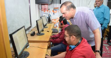 رئيس جامعة سوهاج يتفقد امتحانات الطلاب المكفوفين بمركز نور البصيرة
