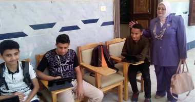 صور.. وكيل تعليم كفر الشيخ تتفقد لجان الامتحانات وكنترول الإعدادية