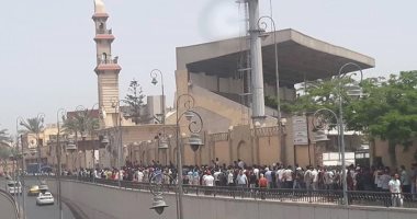 صور.. جماهير الزمالك تحتشد أمام النادى الأولمبى لشراء تذاكر نهائى الكونفدرالية