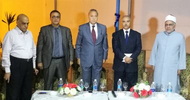 محافظ قنا يكرم العاملين بهيئة التأمين الصحى المشاركين بمبادرة 100 مليون صحة
