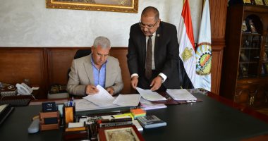 بدء صيانة وتطهير شبكات الصرف الصحى بمطروح استعدادا للمصيف