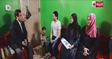 شاهد:لحظة تسليم جورج قرداحى جائزة "اسم من مصر" لفائزة من الشرقية