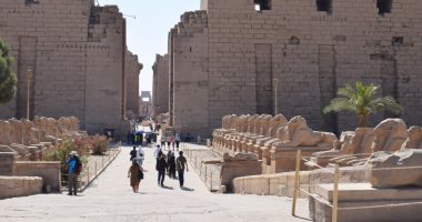 صور.. استمرار توافد السياح على معابد الأقصر خلال شهر رمضان المبارك