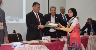 محافظ بنى سويف يكرم الأطفال من حفظة القرآن الكريم بمناسبة شهر رمضان 