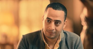 فيديو.. مشهد مؤثر بعد وفاة عصام السقا وانهيار البزاوى فى "أبو جبل"