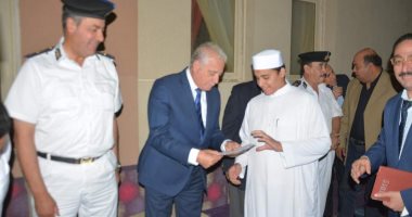محافظ جنوب سيناء يفتتح معرض فن تشكيلى ويكرم الفائزين بمسابقة الابتهالات