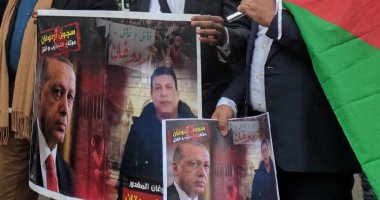 حقوقيون يتظاهرون أمام سفارة تركيا بباريس للمطالبة بمحاكمة أردوغان.. صور