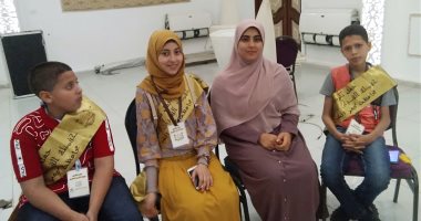 صاحبة الصوت الماسى تؤسس فريق إنشاد مع فتاة جامعية وطفلين بكفر الشيخ.. الزهراء: أتمنى أن أكون طبيبة وخليفة النقشبندى.. وأميرة: حفظت القرآن فى عام ومثلى الأعلى نصر الدين طوبار.. وأنشد بمولد الدسوقى