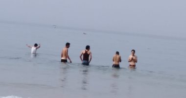 صور.. مصيف بلطيم ملجأ المصاطفين من حرارة الجو