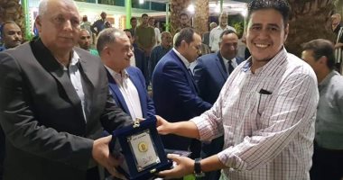 محافظ الوادى الجديد يكرم العاملين بمبادرة 100 مليون صحة
