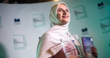 شاهد.. كيفية استقبال أول كاتبة عربية تفوز بجائزة مان بوكر بعد عودتها لوطنها