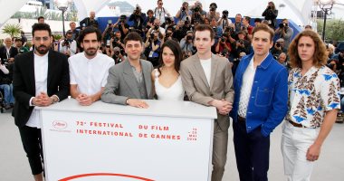 صناع فيلم Matthias & Maxime يخضعون لجلسة تصوير في مهرجان كان