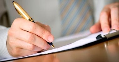 بتخاف تكتب قدام حد.. اعرف إيه الخوف من الكتابة؟