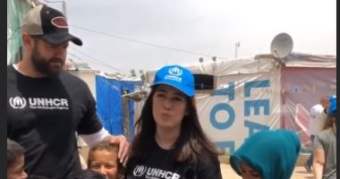 صور.. كندة علوش وعمرو يوسف فى زيارة للأطفال اللاجئين فى لبنان