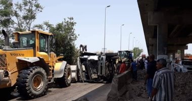 انقلاب سيارة قمامة من أعلى كوبرى أبيس بالإسكندرية وإصابة السائق