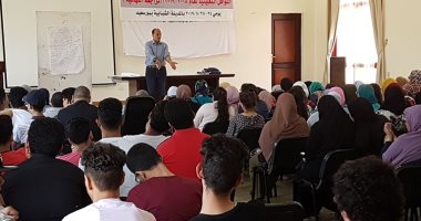 صور.. إقبال كبير من طلاب الثانوية العامة على القوافل التعليمية المجانية ببورسعيد
