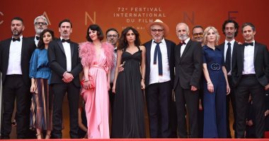 الفلسطينى إيليا سليمان وصناع فيلم It Must Be Heaven على السجادة الحمراء لمهرجان كان
