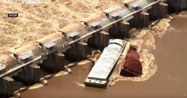 شاهد.. لحظة غرق قاربين فى ولاية أوكلاهوما الأمريكية
