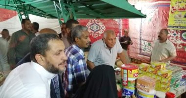 محافظ الوادى الجديد يتفقد معرض سوبر ماركت أهلاً رمضان بالداخلة