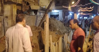 صور .. كسر ماسورة مياه شرق الإسكندرية والحى يتابع الإصلاح