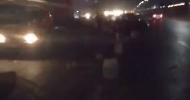 قارئ يشكو من عدم إضاءة طريق الإسماعلية ووضع أحجار بالشارع تجاه "العبور والشروق"