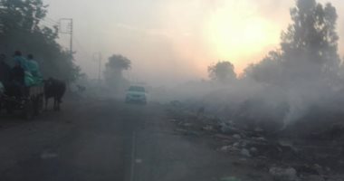 شكوى من سوء حالة الطريق وتراكم القمامة بكفر المنصورة بطنطا 