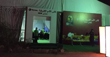 زيادة الإقبال على منافذ "تذكرتي" بعد الإفطار.. حظر بيع التذكرة أو التنازل عنها بعد شرائها يقتل السوق السوداء.. تخصيص أماكن مكيفة فى المعادى.. ومشجع عن النظام: سيكون طريق عودة الجماهير.. وتوفير فرص عمل للشباب