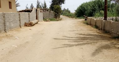 أهالى فرشلا بالشرقية يطالبون برصف الطريق الموصل للمدينة