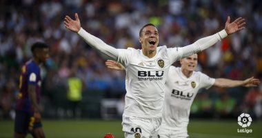 برشلونة ضد فالنسيا.. البارسا يتأخر بثنائية فى الشوط الأول بنهائى كأس إسبانيا