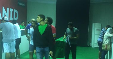 صور.. الجماهير تتوافد بكثافة لاستلام الـ fan id من مركز "تذكرتى" بنادى الشمس