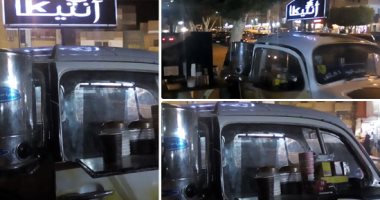 صور ..  "تعال اشرب قهوة" عربية "أنتيكا "تتحول لكافيه متنقل بالعاشر من رمضان .. الشابان محمد وعبد الله عملا جمعية بـ20 ألف واشتروها خردة وأخذوا كهرباء من جهاز المدينة لتصبح ملاذا لرواد الشارع