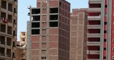 برج سكنى مائل مكون من 14 طابقا يهدد بكارثة فى المحلة