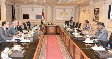 "العربية للتصنيع" تبحث مع وفد روسى نقل وتوطين تكنولوجيا صناعة الميكروباص 