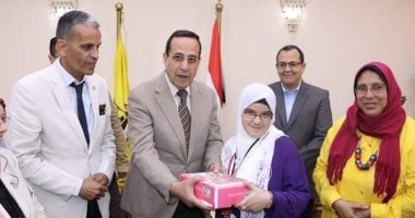 فيديو.. تعليم شمال سيناء توزع كعك العيد على اسر الطلبة ذوى الاحتياجات الخاصة