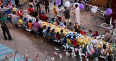 فيها حاجة حلوة.. مائدة واحدة جمعت أهالى عزبة النخل فى فطار رمضان 