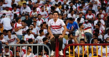 فيديو.. لاعبي الزمالك تحيى الجماهير في استاد برج العرب 