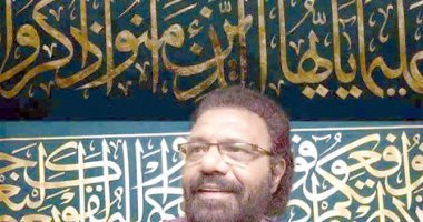 شاهد.. قصة الباكستانى «شفيق الزمان» خطاط المسجد النبوى منذ 30 عام