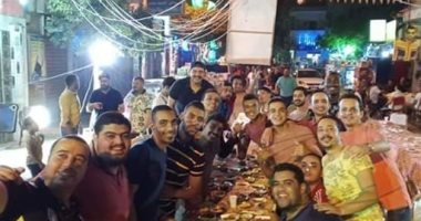 "السحور يجمعنا".. سكان شارع الشفاء بسراى القبة ينظمون سحورا جماعيا