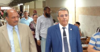 عميد علوم عين شمس يتفقد امتحانات نهاية العام بالكلية ويحذر الطلاب من الغش