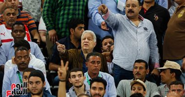 فيديو.. مرتضى منصور يحتفل مع اللاعبين والجماهير بلقب الكونفدرالية فى الملعب