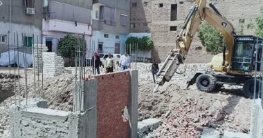 فيديو وصور.. محافظ أسيوط: حملات إزالة فورية لأعمال بناء مخالف بحى غرب